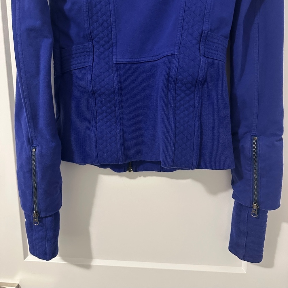 Lululemon It’s Happening Workout Running Jacket In Pigment Blue Size 4 Women’s - Picture 11 of 16